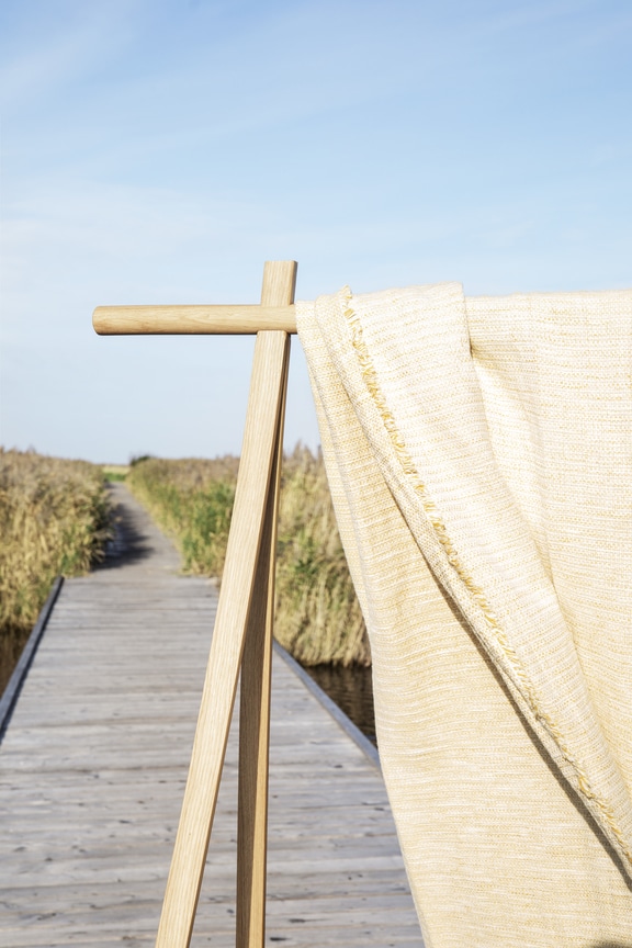 JUNA_REFLECTION_TOWEL_MUSTARD_MOOD(1)