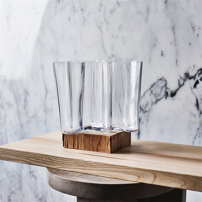 1007041_IittalaEMEA_02_iittala-alvar-aalto-collection-vase-160-mm-clear