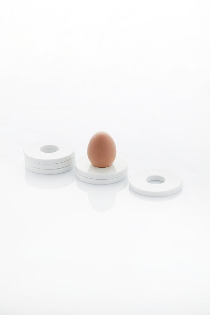 203-tilting-eggholder-08-03-h01-white-glazed-2-linde-hermans-pers-4619.15a3e4af